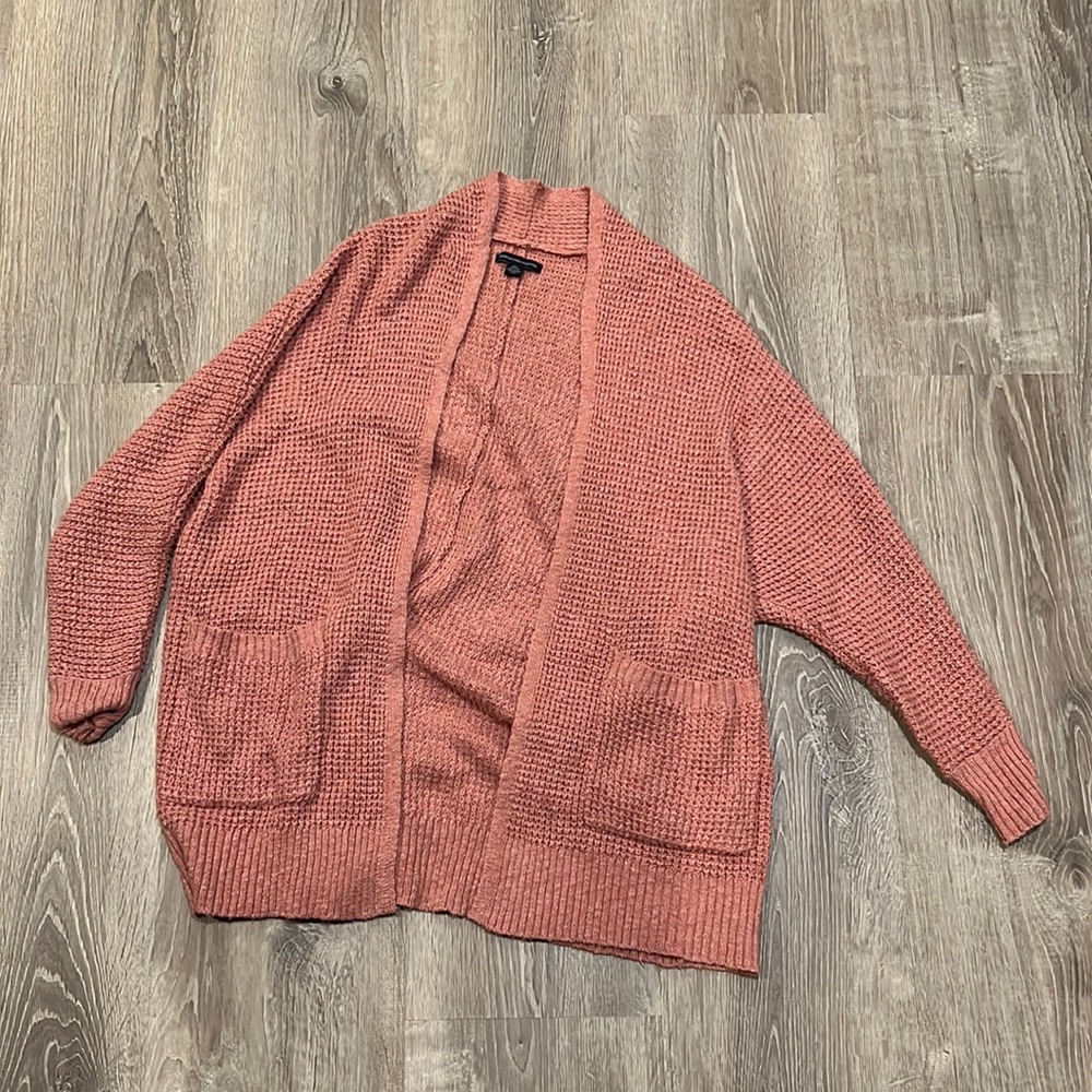 Used American eagle women’s cardigan sweater       size xs/s